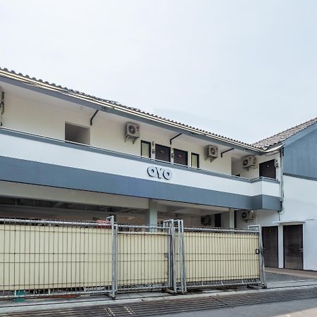 Oyo 1460 Anyelir Residence Cirebon Exterior foto