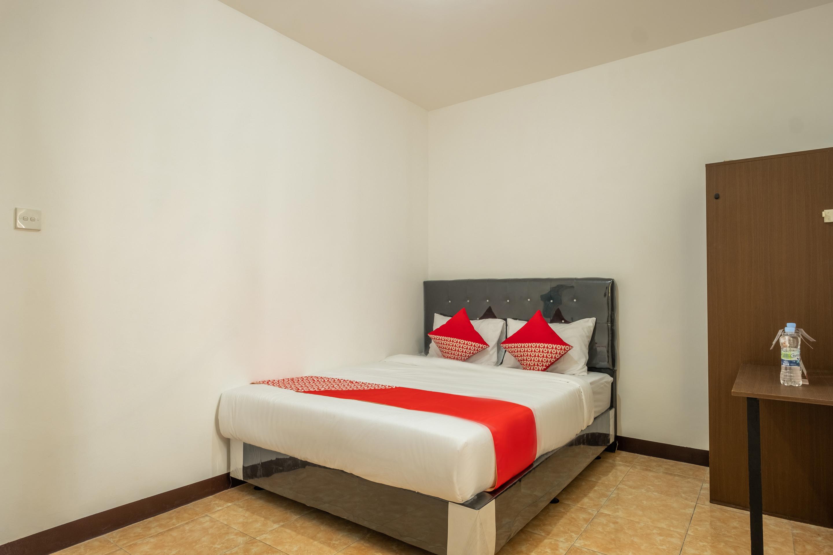 Oyo 1460 Anyelir Residence Cirebon Exterior foto