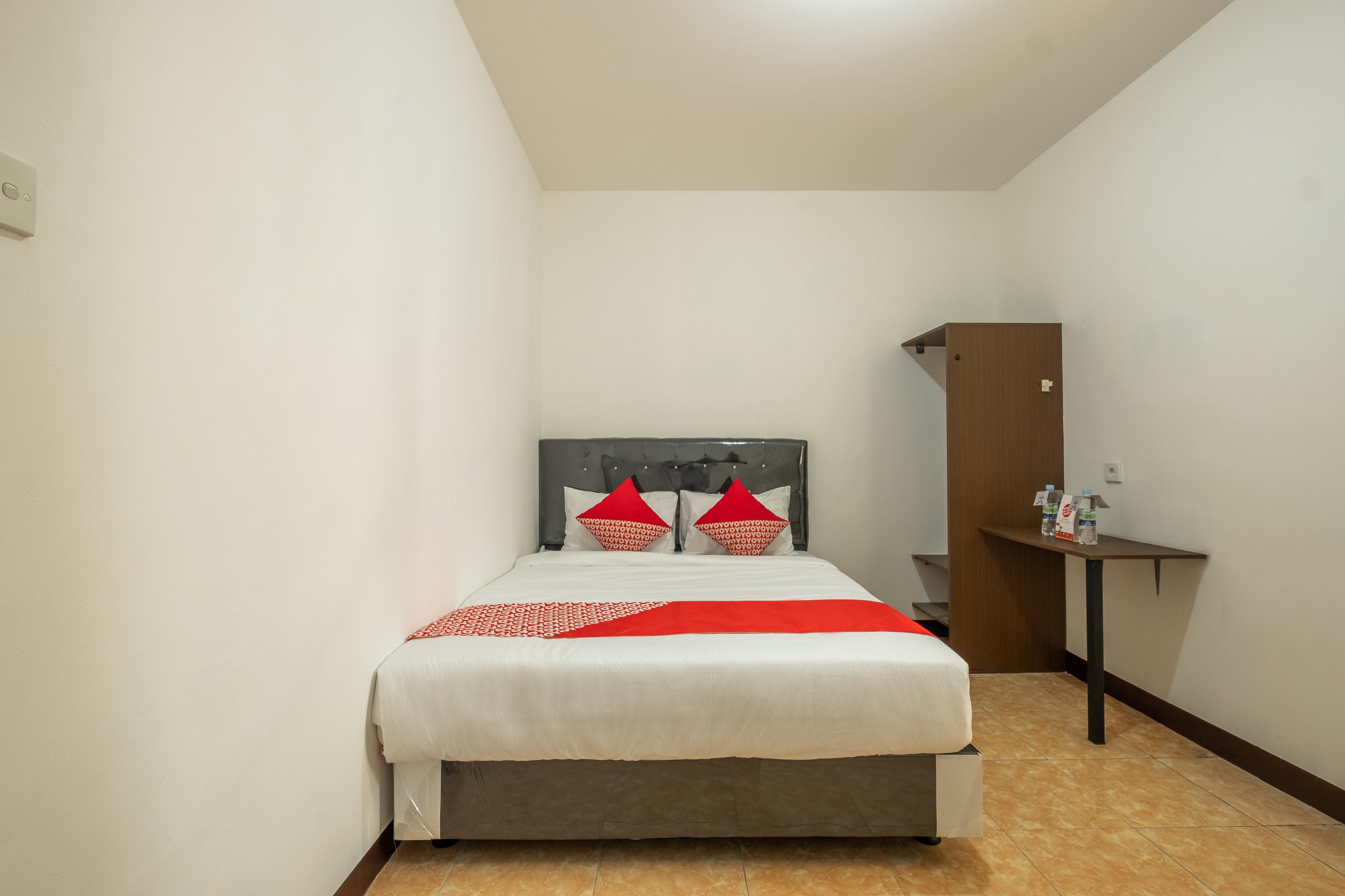 Oyo 1460 Anyelir Residence Cirebon Exterior foto