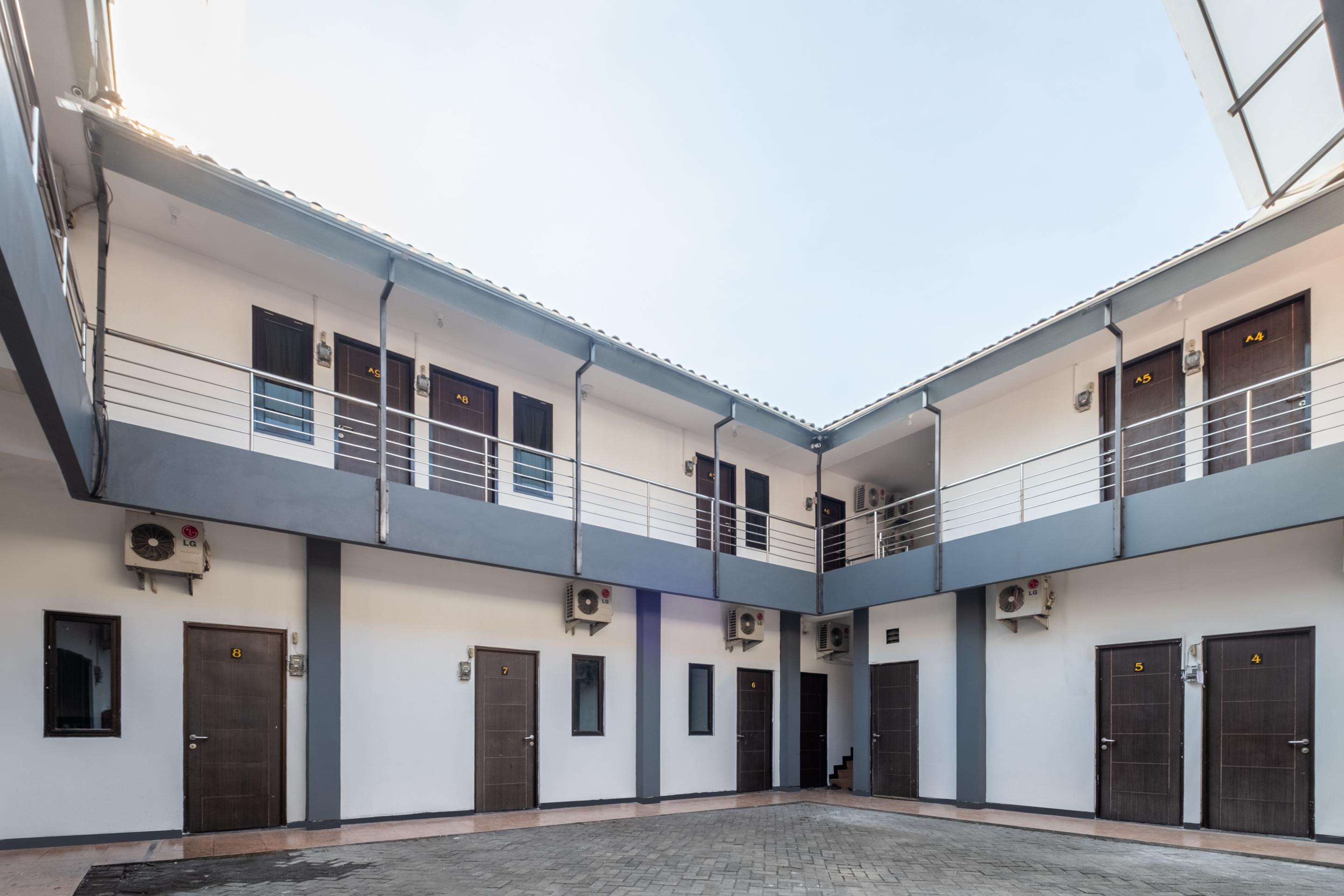 Oyo 1460 Anyelir Residence Cirebon Exterior foto